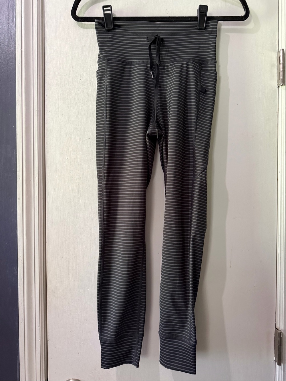 HALARA Black and Gray Striped High-Waist Leggings